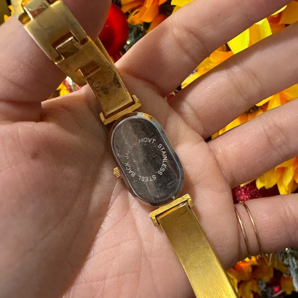 BUNDLE 2 ITEMS FOR $8✨ LAST PRICE🍒🤍 RONICA quartz vintage watch ✨